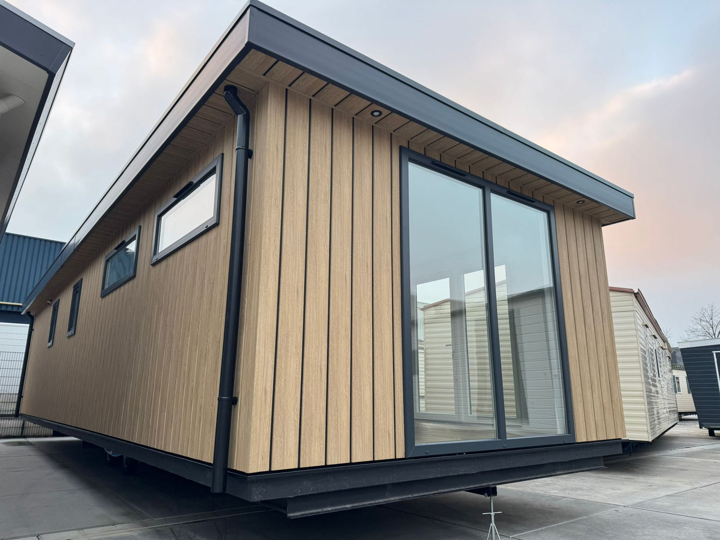 Onderhoudsvrij chalet/mantelzorgwoning 12.00 x 4.00 - 2 slaapkamers.