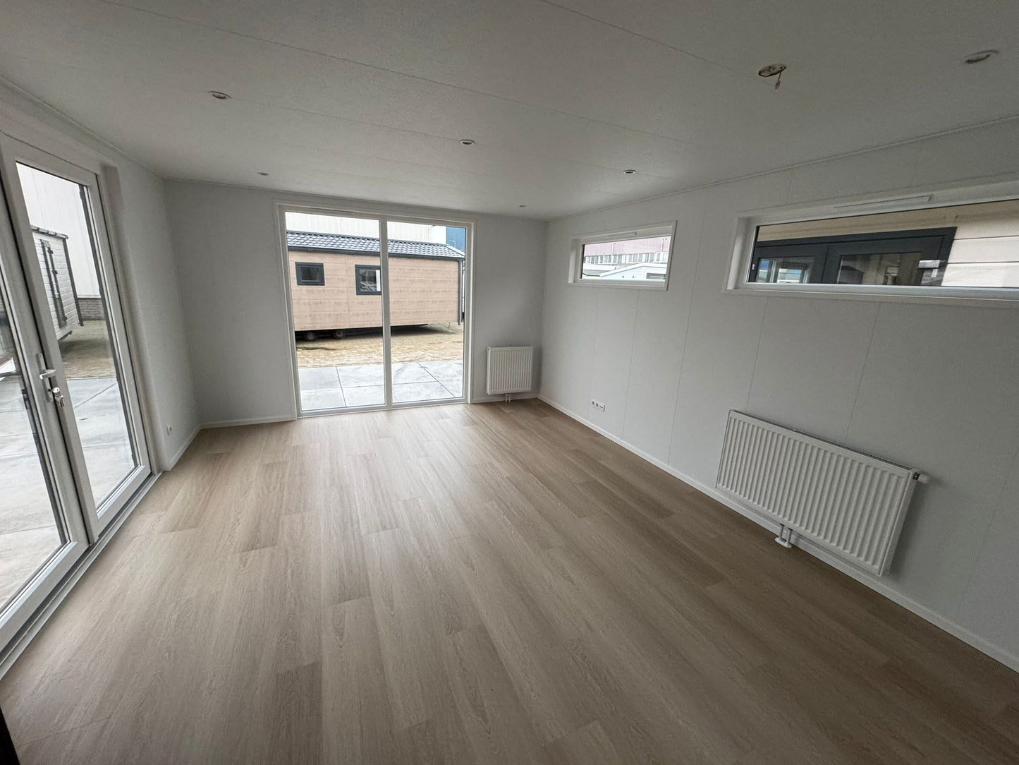 Onderhoudsvrij chalet/mantelzorgwoning 12.00 x 4.00 - 2 slaapkamers.