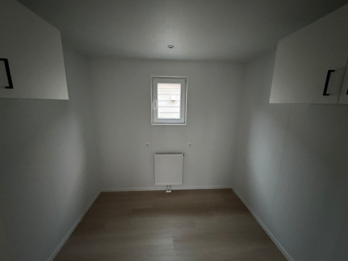 Onderhoudsvrij chalet/mantelzorgwoning 12.00 x 4.00 - 2 slaapkamers.