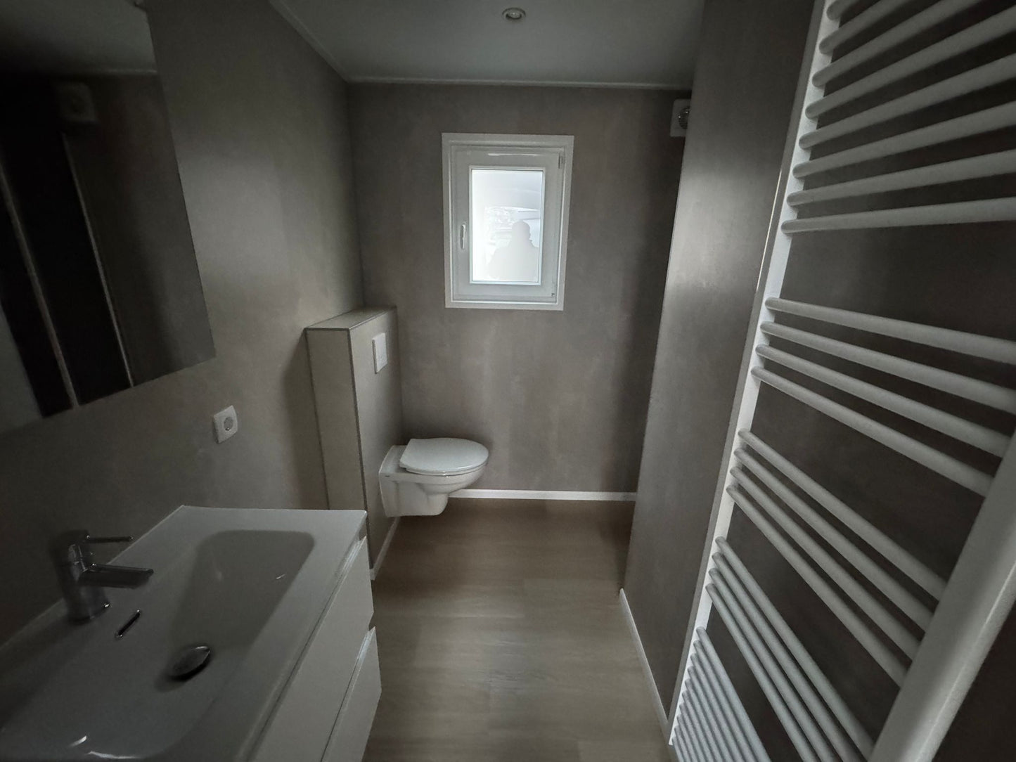 Onderhoudsvrij chalet/mantelzorgwoning 12.00 x 4.00 - 2 slaapkamers.