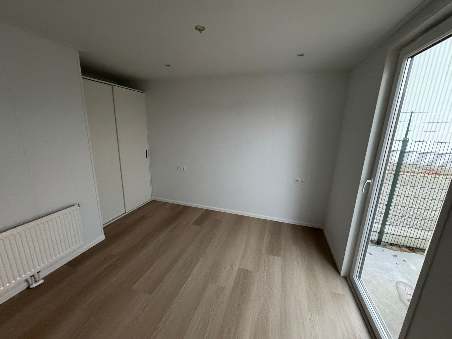 Onderhoudsvrij chalet/mantelzorgwoning 12.00 x 4.00 - 2 slaapkamers.