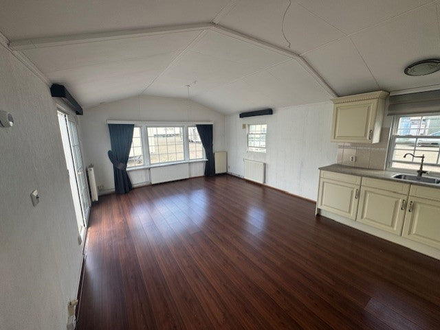** Zeer ruim Arcabo chalet 10 x 430 1 slaapkamer : 26.450,-**
