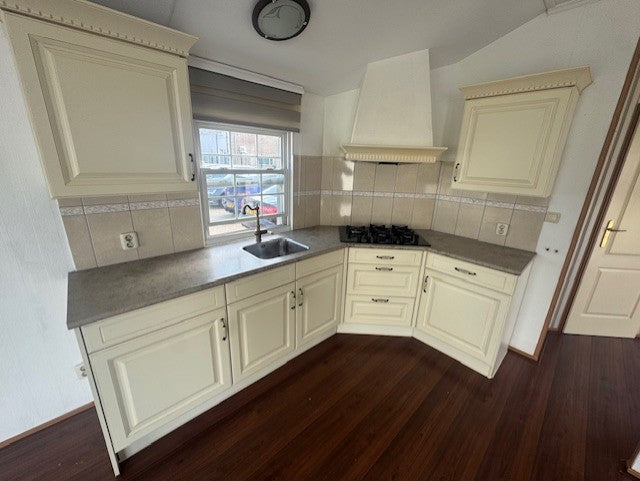 ** Zeer ruim Arcabo chalet 10 x 430 1 slaapkamer : 26.450,-**