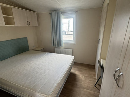 **Kunststof chalet met mudden woonkamer en 3 slaapkamers 26.950,-**
