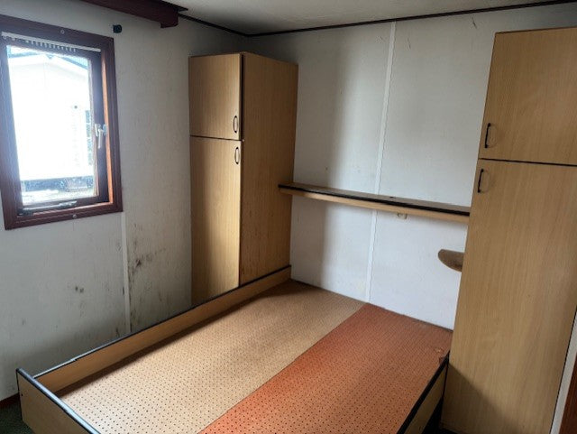 ** Canexel chalet 10 x 4 2 slaapkamers ideaal voor de handyman 7950,-**